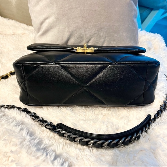 CHANEL 19 Lambskin Quilted Flap Bag in Black Micro Chip - Picture 9 of 16